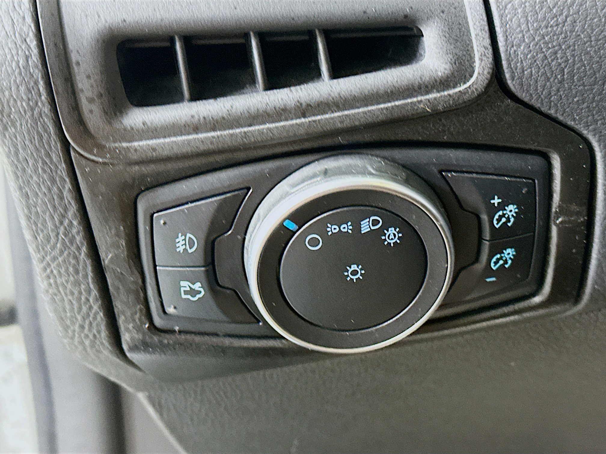 Used 2016 Ford Focus SE w/ Equipment Group 201A image 17