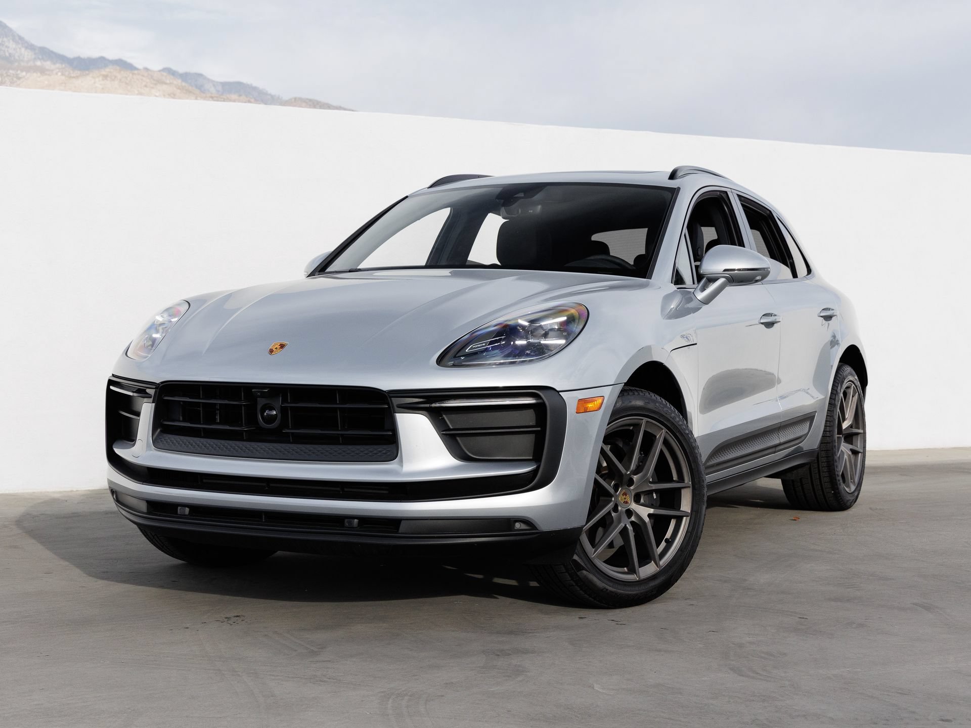 Certified 2026 Porsche Macan AWD/4WD image 1