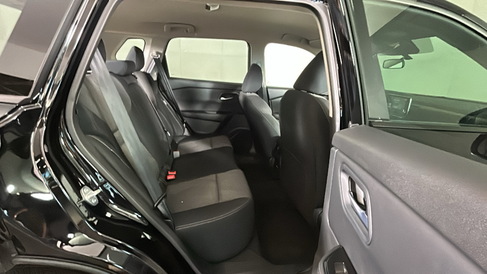 Certified 2026 Nissan Rogue SV AWD/4WD image 37