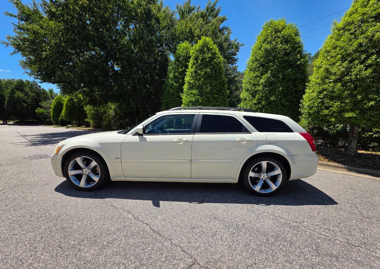 Used 2005 Dodge Magnum R/T w/ Convenience Group II RWD image 2