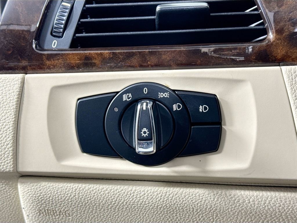 Used 2010 BMW 328i Convertible RWD image 10