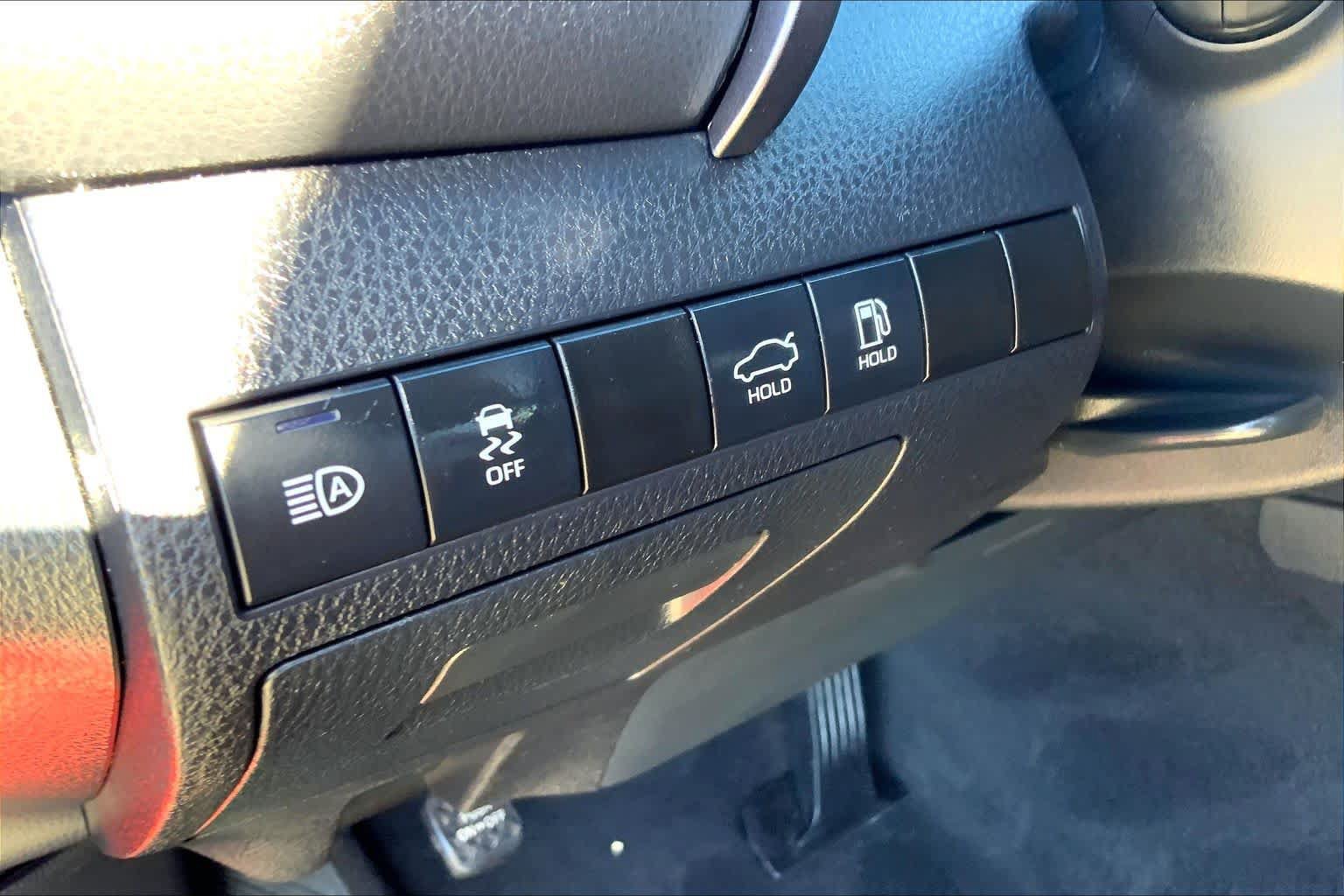 Used 2020 Toyota Camry SE FWD image 33