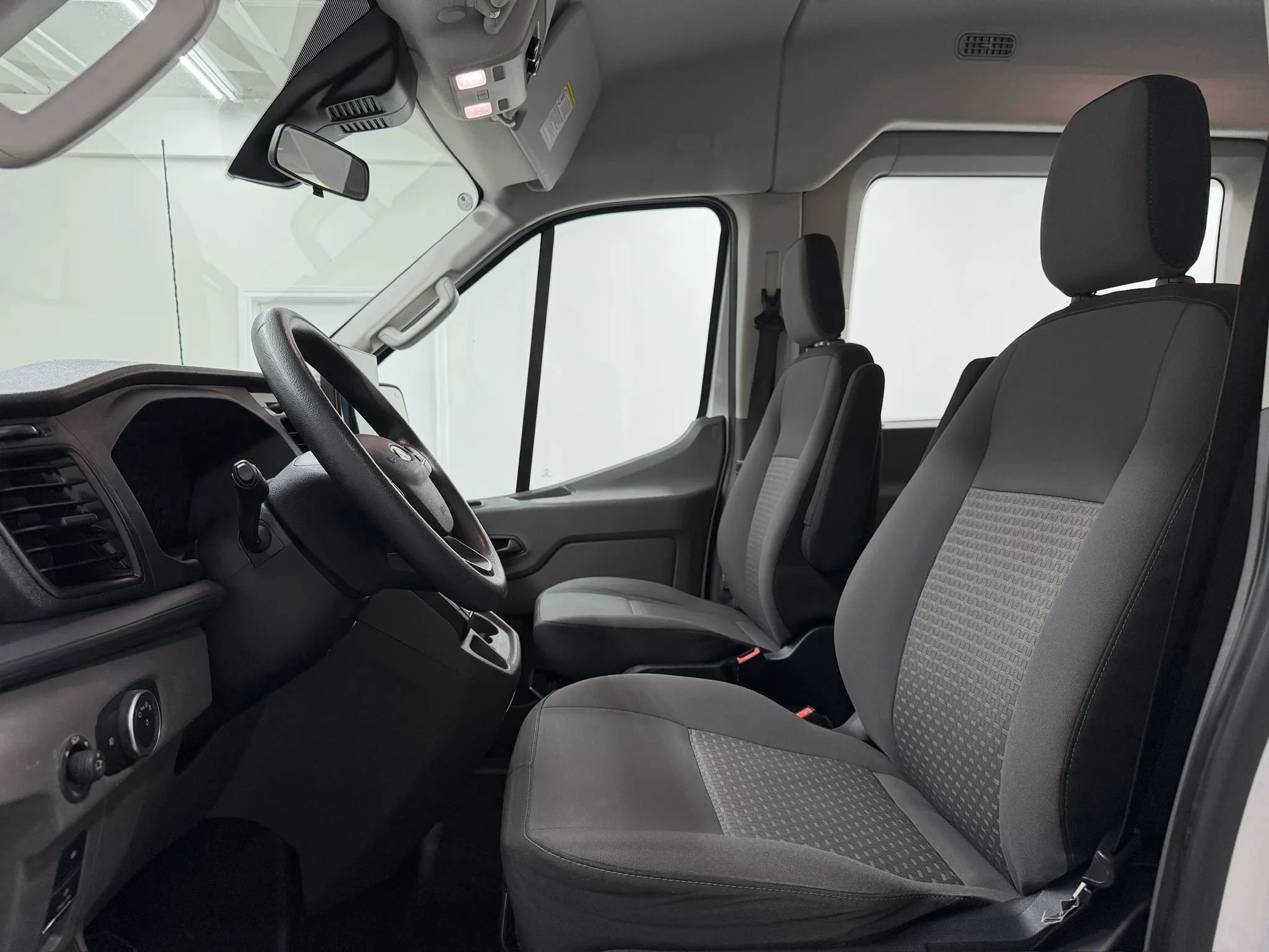Used 2023 Ford Transit 350 XLT RWD image 12