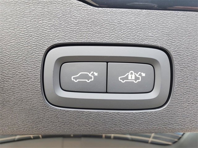 New 2026 Volvo V60 B5 Cross Country Plus w/ Protection Package Premier image 33