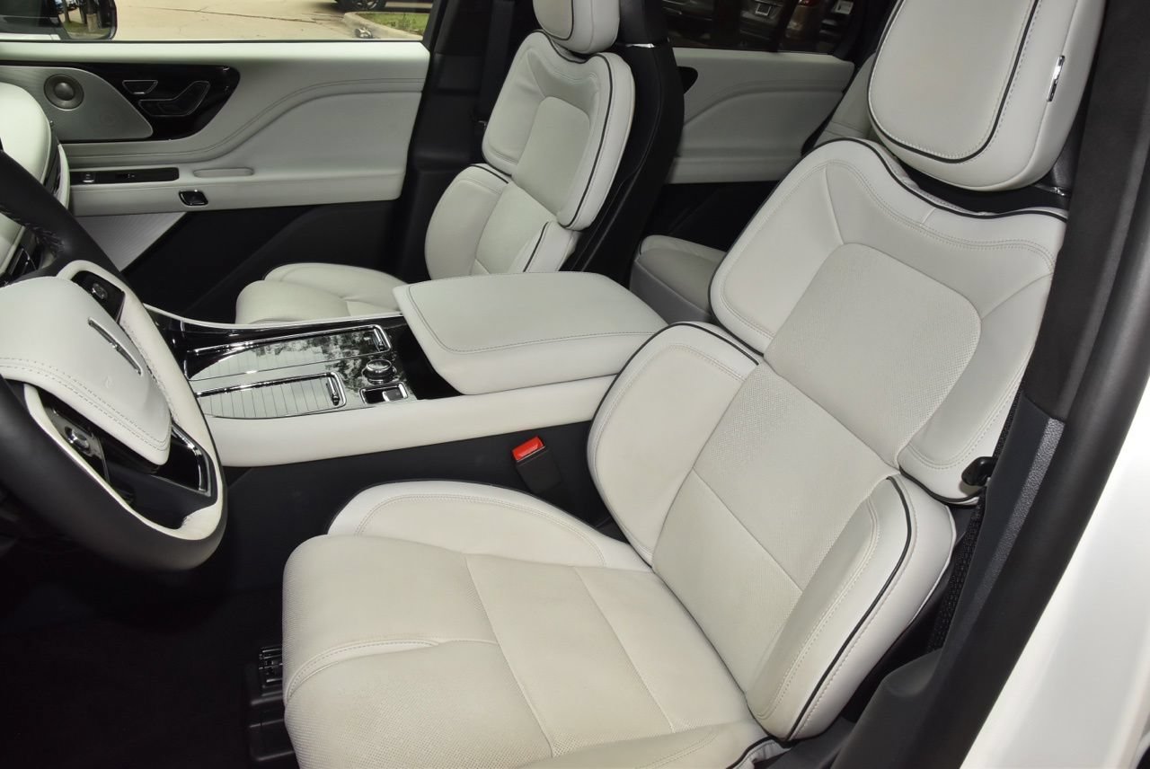 Used 2025 Lincoln Aviator Black Label AWD/4WD image 35