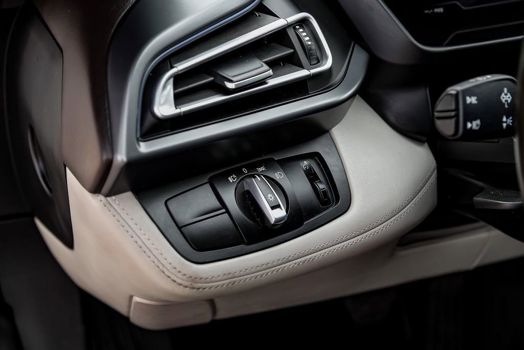 Used 2015 BMW i8 image 18