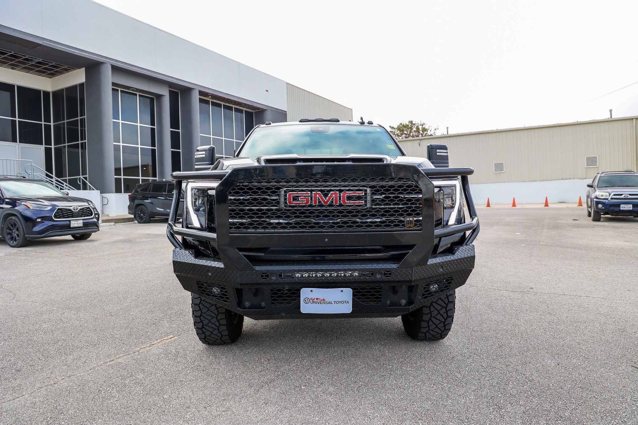 Used 2024 GMC Sierra 2500 AT4 w/ AT4 Premium Plus Package AWD/4WD image 4