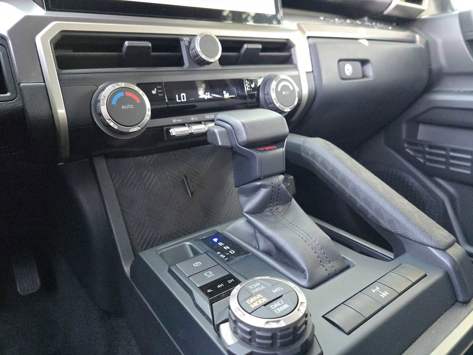 Certified 2025 Toyota Tacoma TRD Off-Road AWD/4WD image 34
