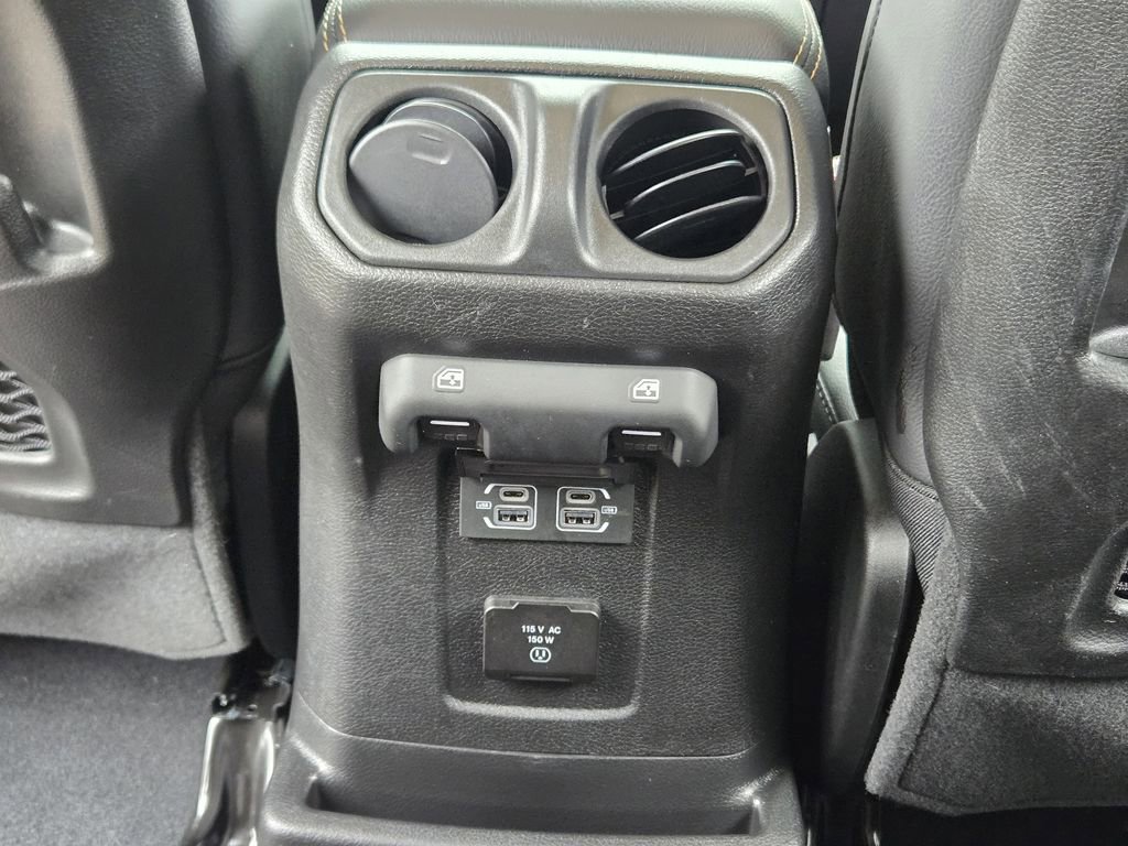 Used 2025 Jeep Wrangler Unlimited Sahara AWD/4WD image 38