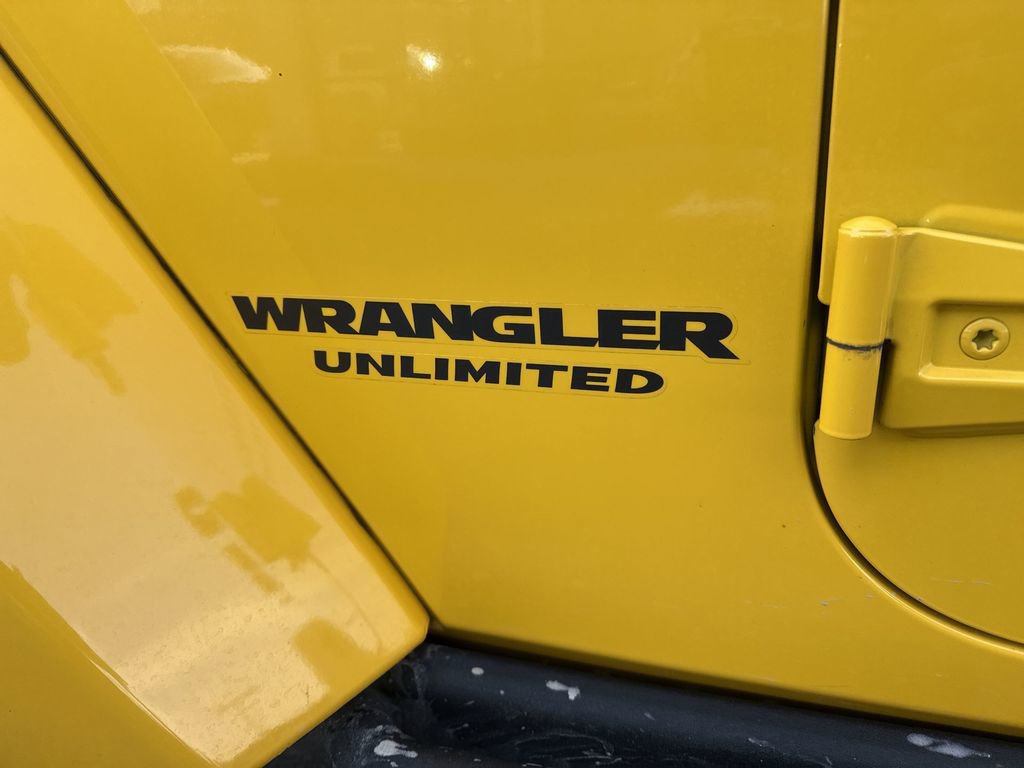 Used 2015 Jeep Wrangler Unlimited Sahara AWD/4WD image 6