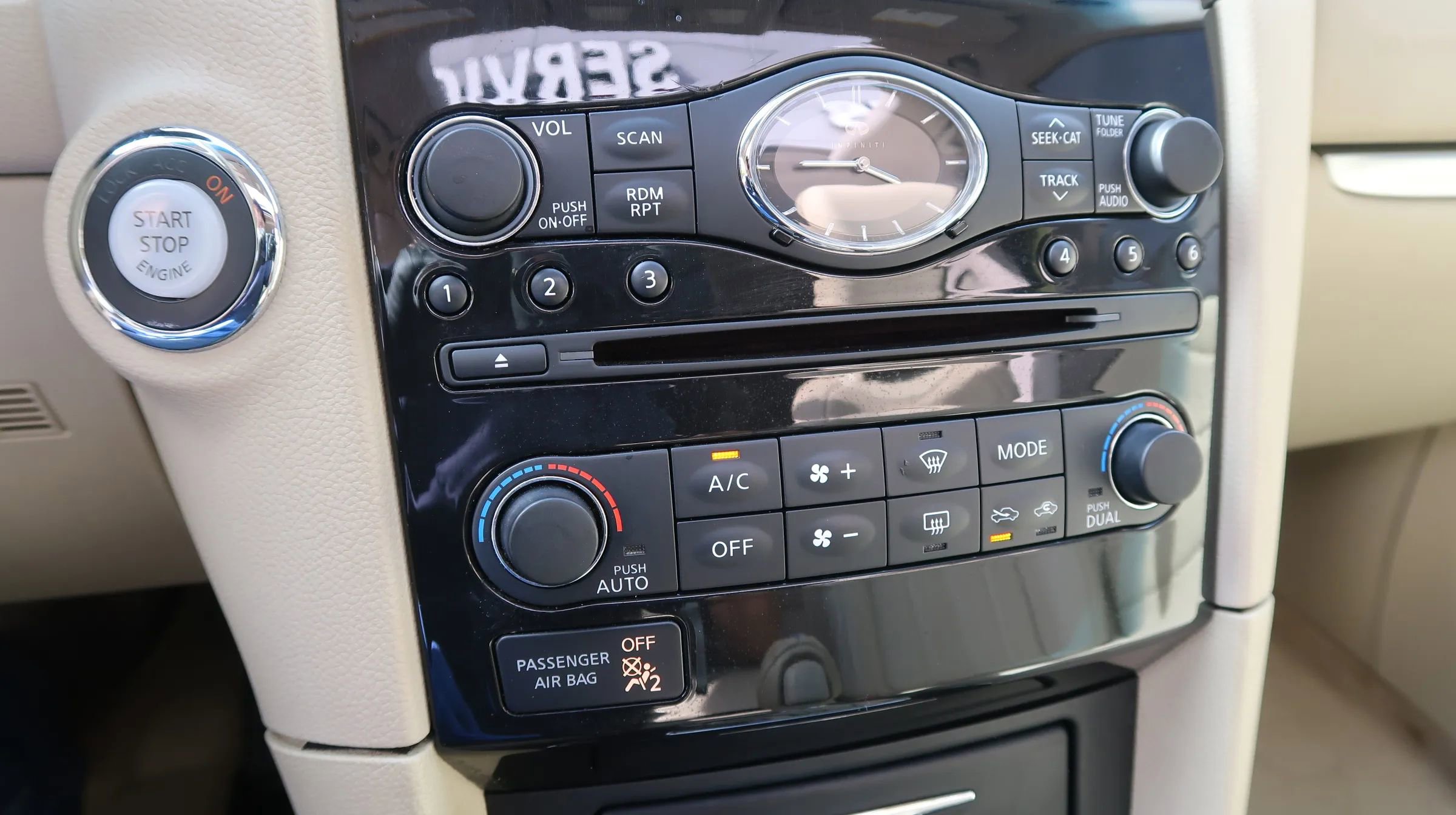 Used 2017 INFINITI QX70 3.7 w/ Premium Package image 44