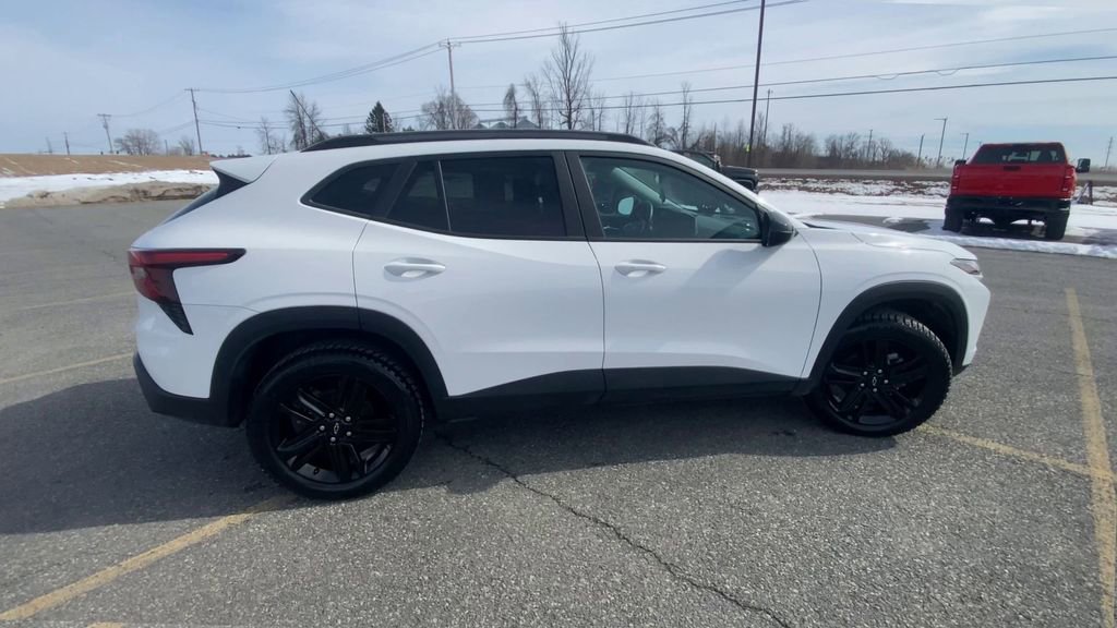 Used 2025 Chevrolet Trax ACTIV w/ Driver Confidence Package image 9