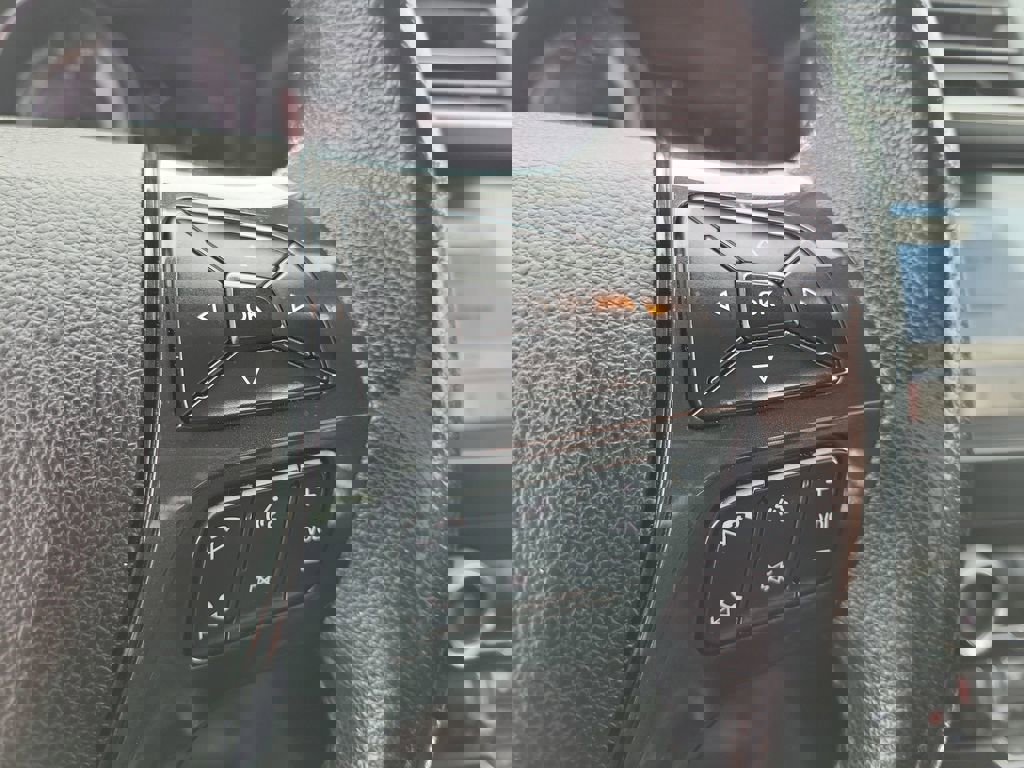 Used 2019 Ford Explorer XLT image 25