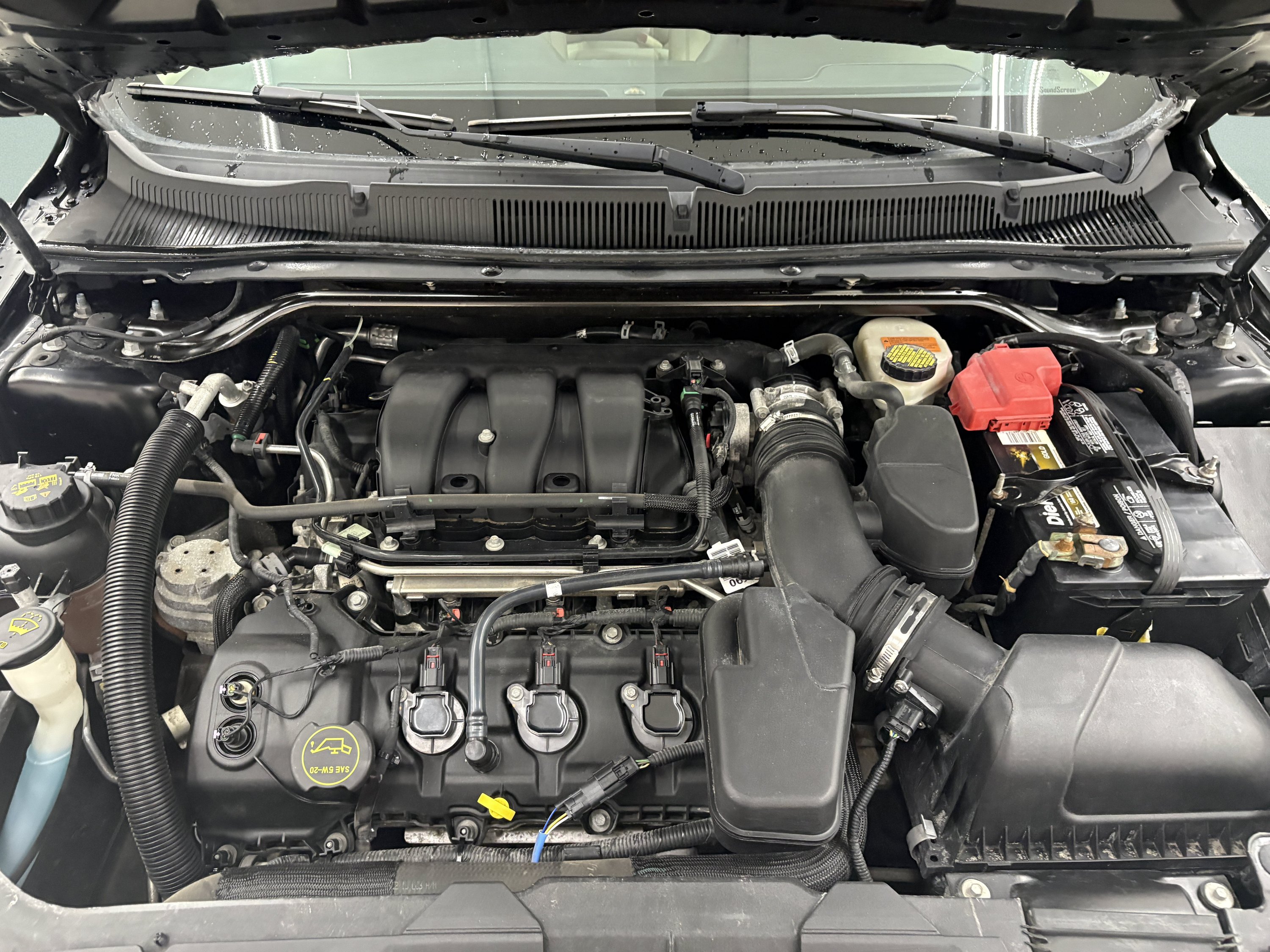 Used 2015 Ford Taurus SE FWD image 9