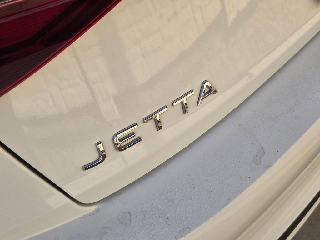 Used 2022 Volkswagen Jetta Sport image 15