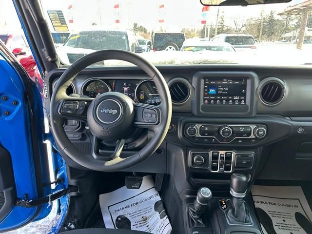 Used 2023 Jeep Wrangler Unlimited AWD/4WD image 16