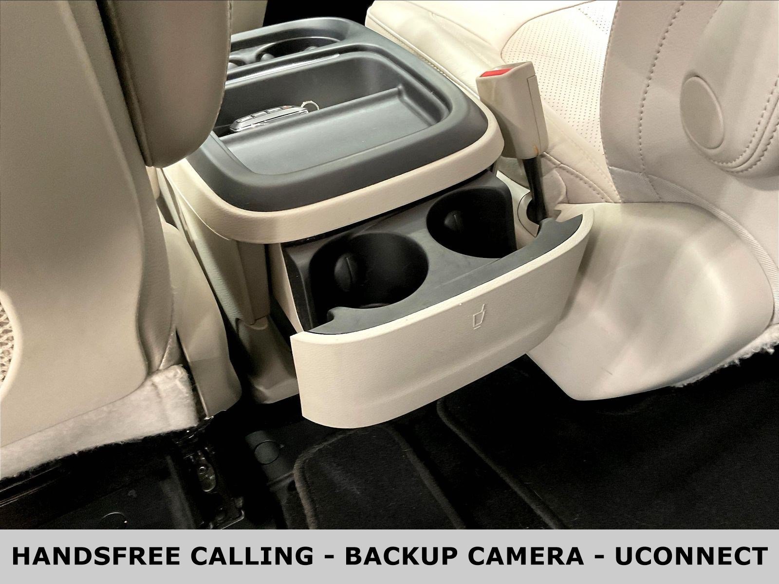 Used 2018 Chrysler Pacifica Touring-L FWD image 38