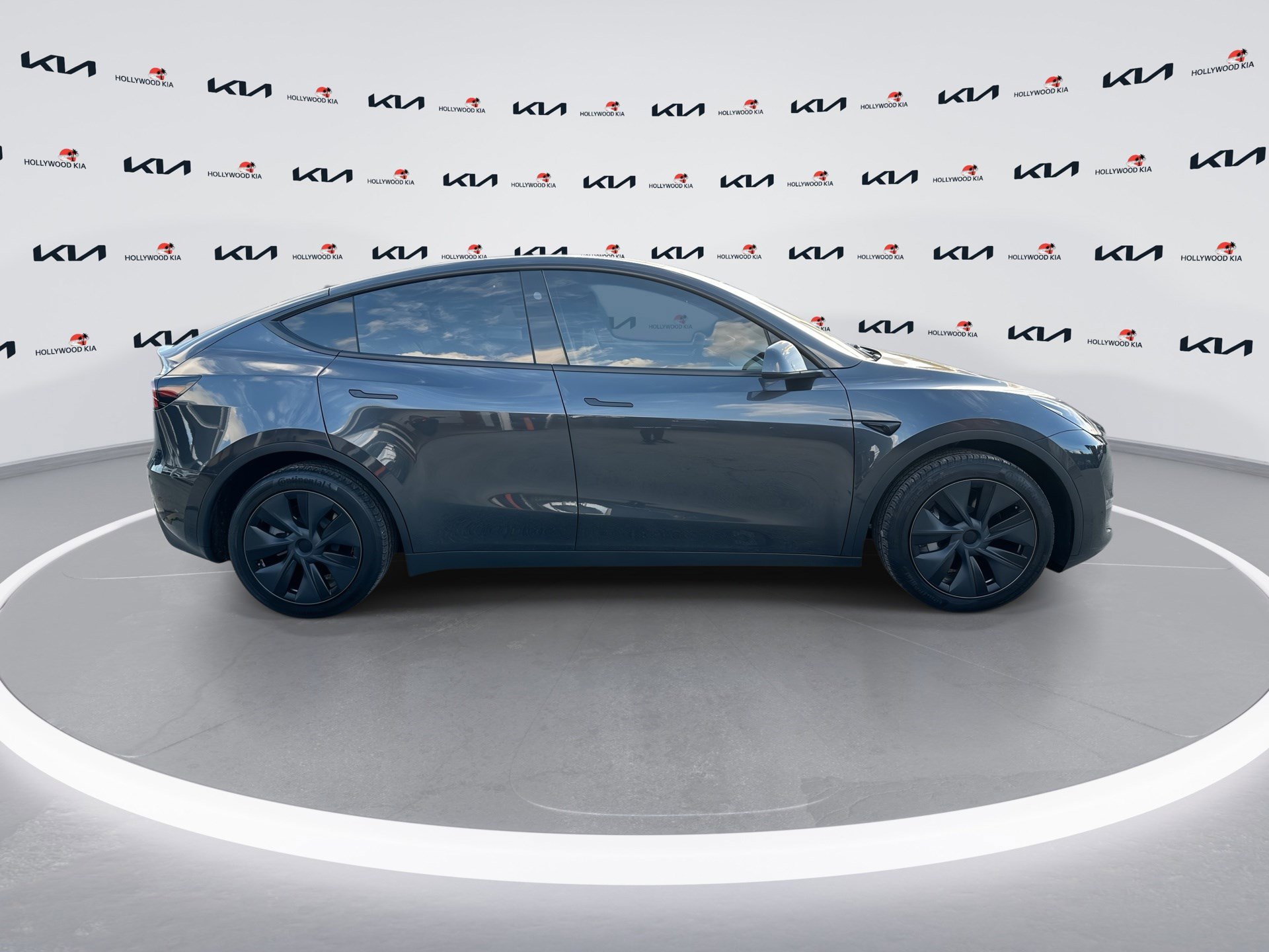 Used 2025 Tesla Model Y Long Range image 9