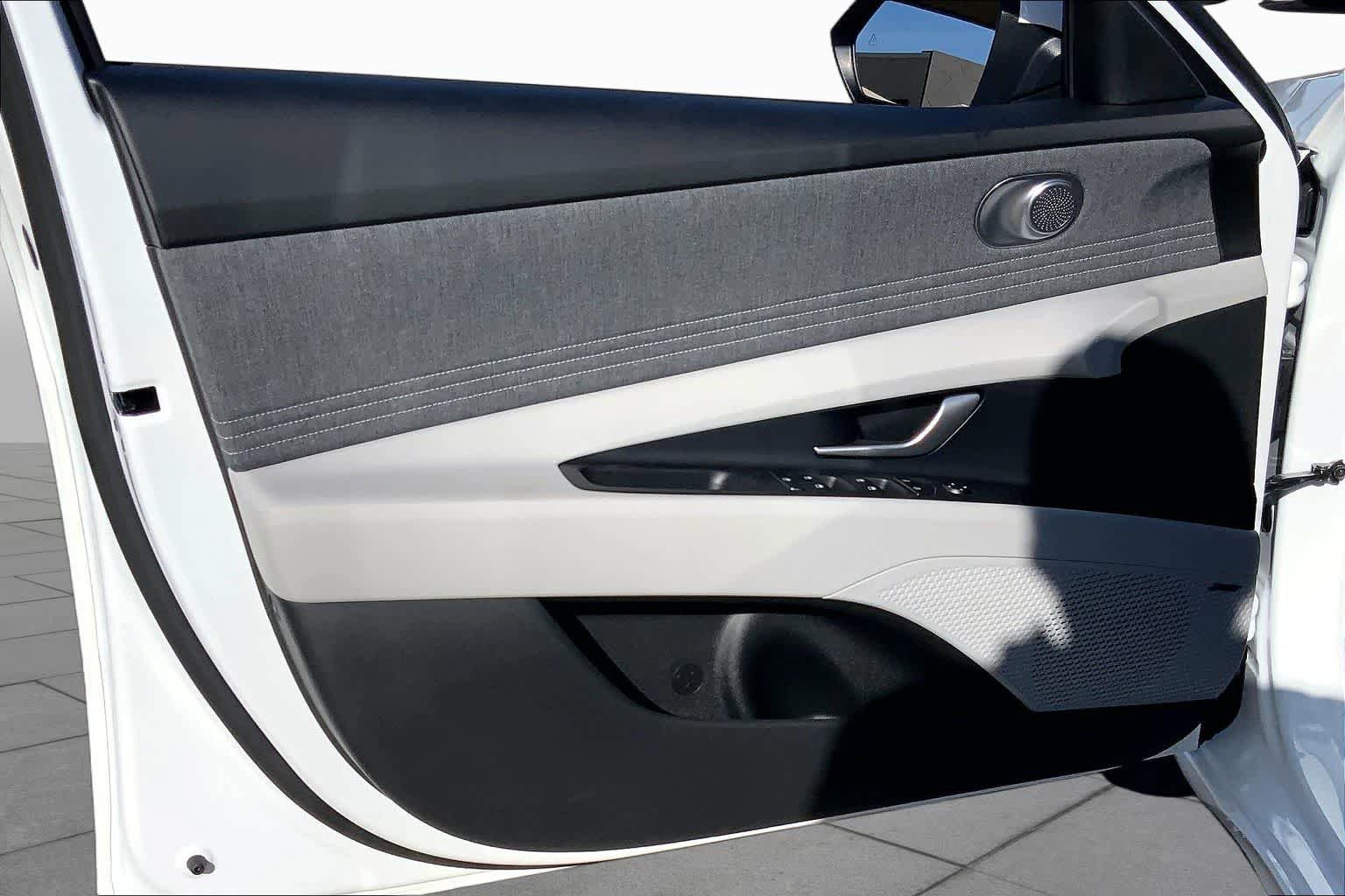 New 2026 Hyundai Elantra Limited FWD image 10