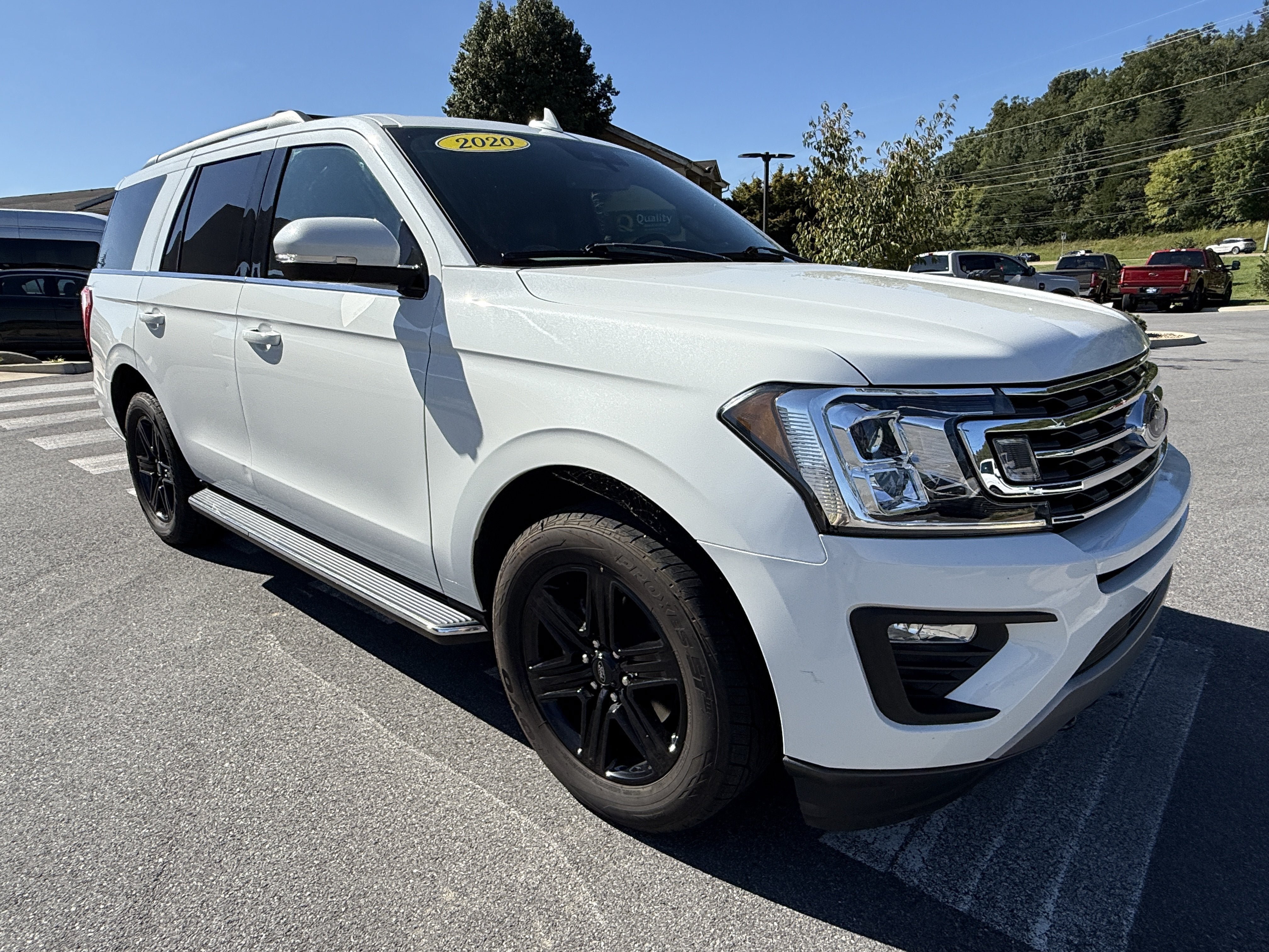 Used 2020 Ford Expedition XLT w/ Equipment Group 202A AWD/4WD image 3