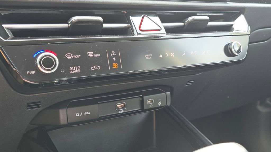 Used 2023 Kia Niro EX FWD image 32