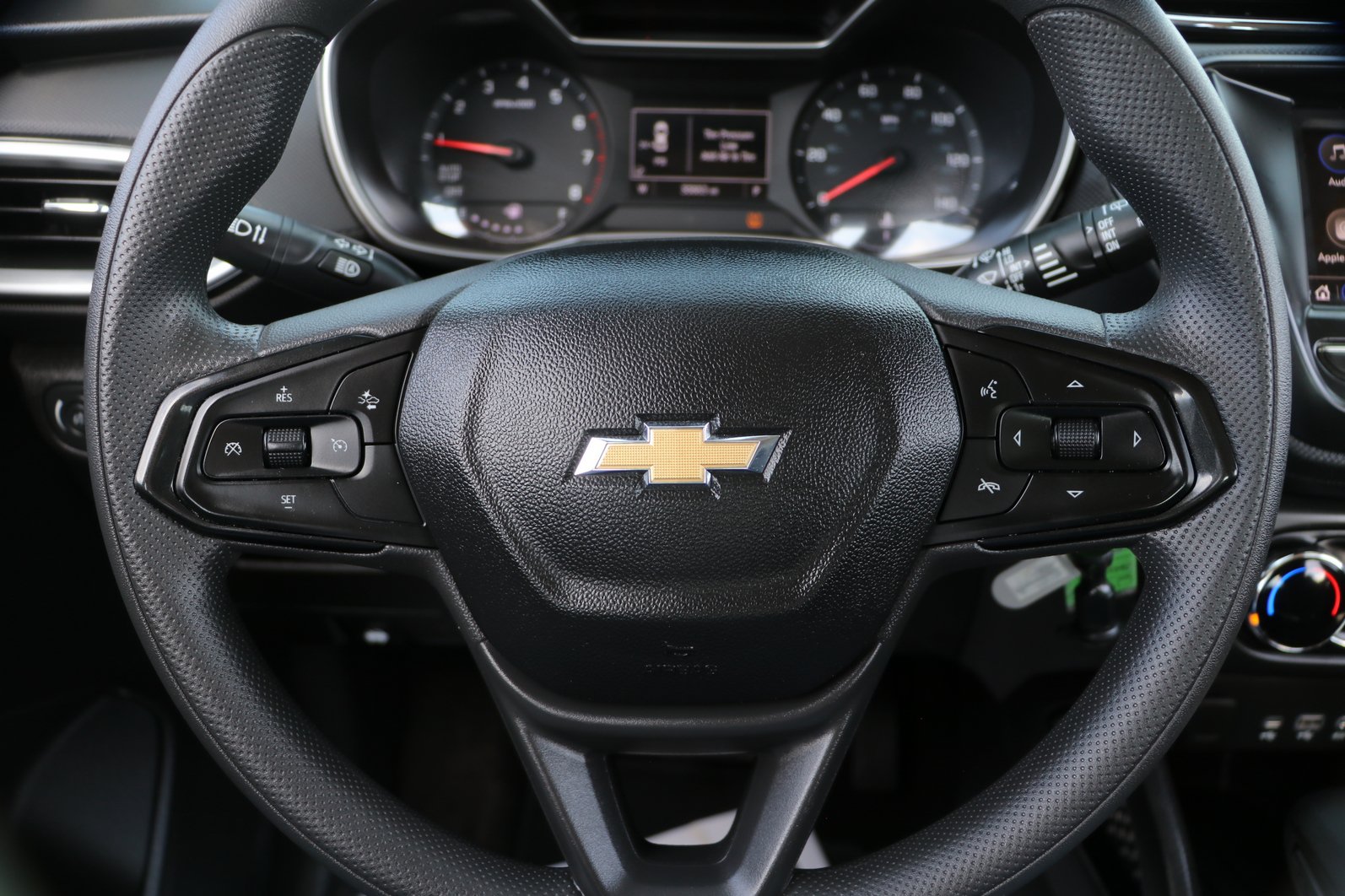 Used 2023 Chevrolet TrailBlazer LS FWD image 16