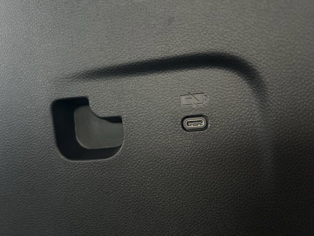 Used 2025 Chevrolet Traverse RS w/ LPO, Floor Liner Package image 30