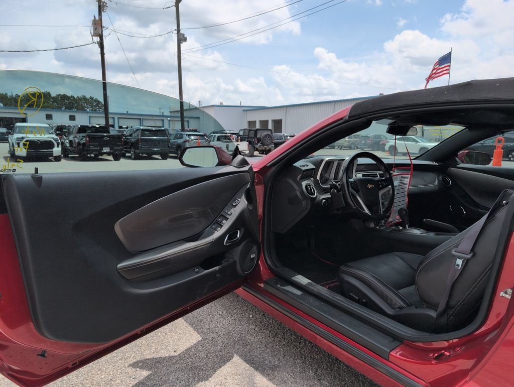 Used 2015 Chevrolet Camaro LT RWD image 11