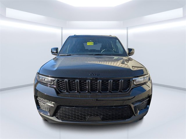 New 2025 Jeep Grand Cherokee Altitude image 8