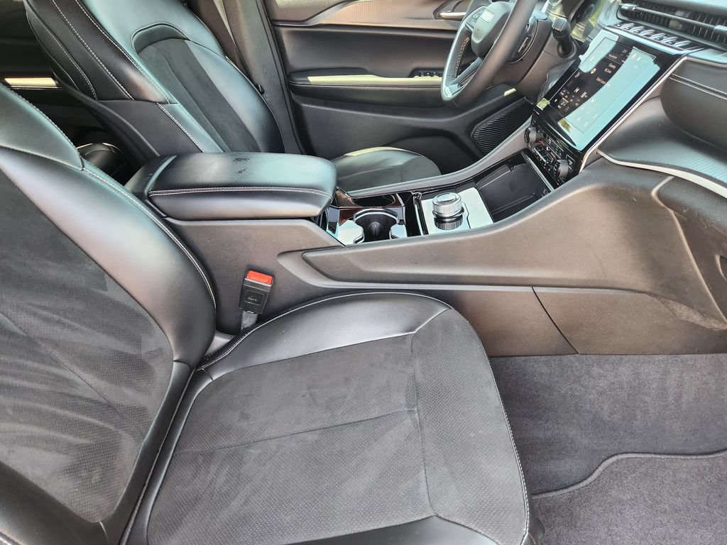 Used 2023 Jeep Grand Cherokee Altitude AWD/4WD image 14