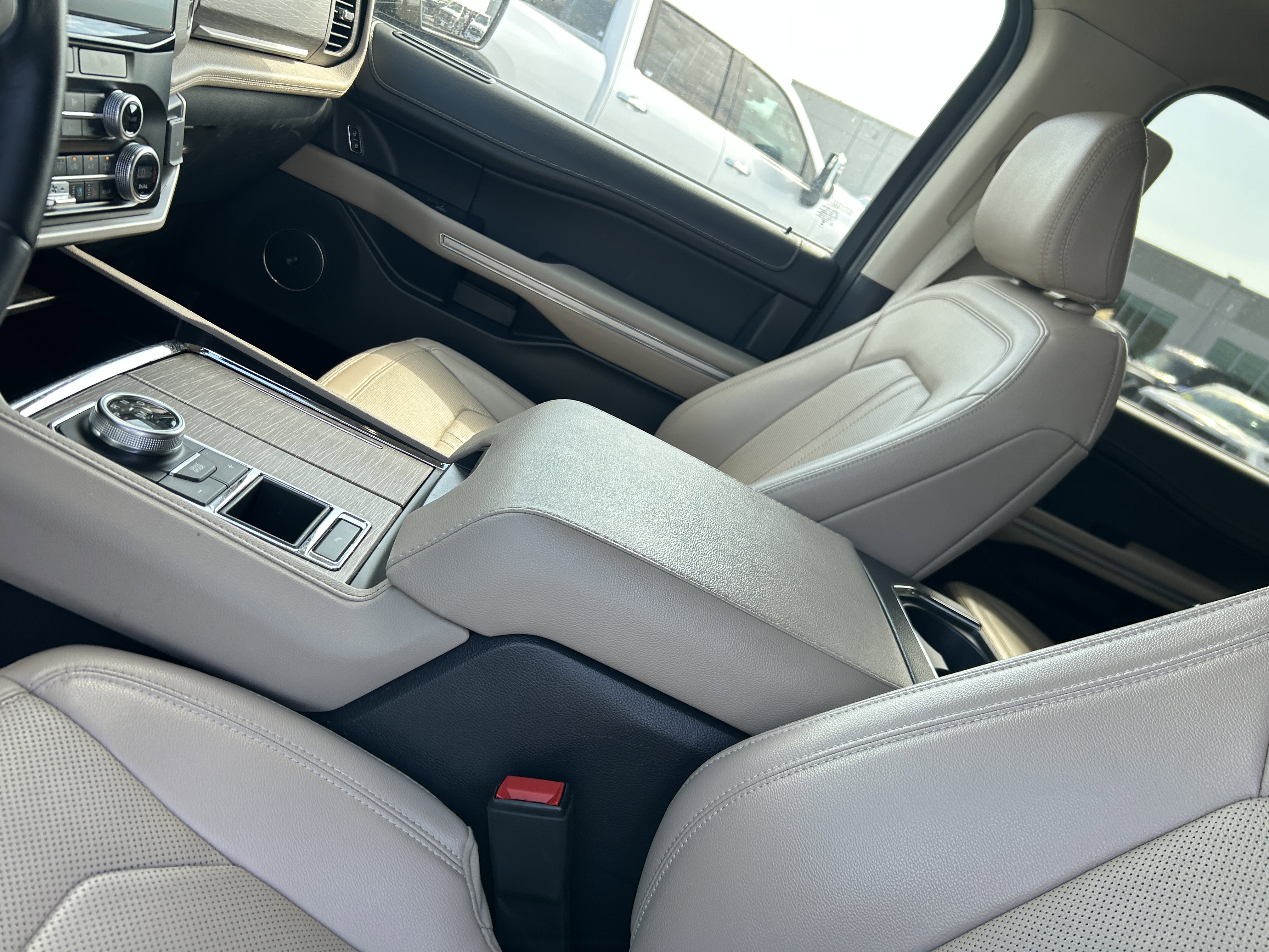 Certified 2024 Ford Expedition Limited image 16