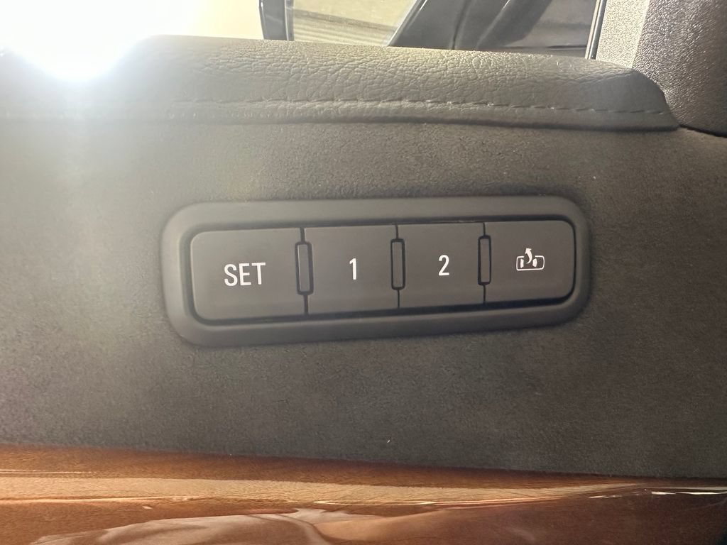 Used 2018 Cadillac Escalade Luxury w/ LPO, Radiant Package AWD/4WD image 21