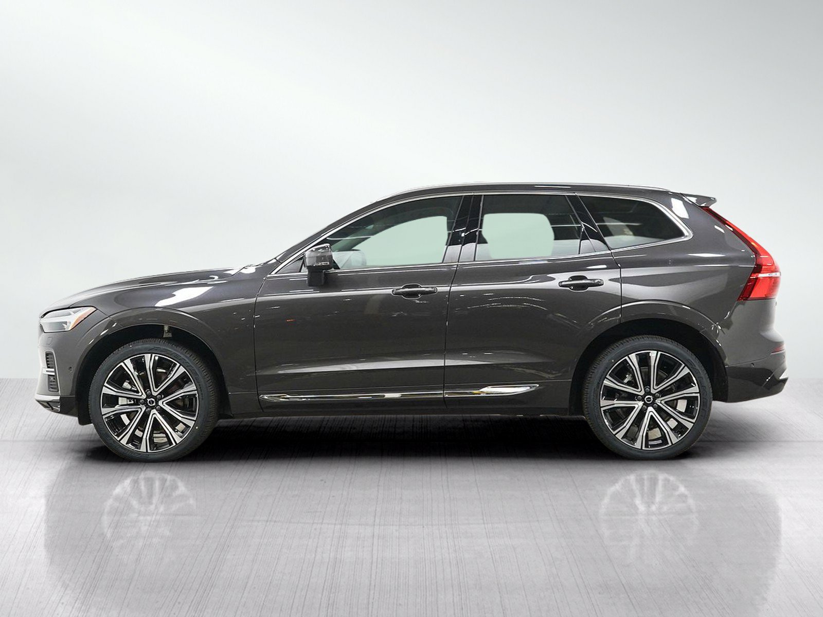Used 2023 Volvo XC60 B5 Ultimate w/ Climate Package AWD/4WD image 2