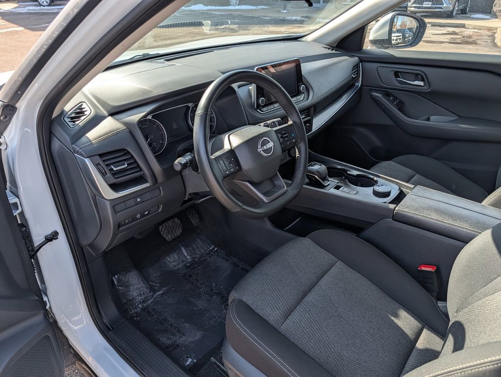 Used 2025 Nissan Rogue SV AWD/4WD image 18