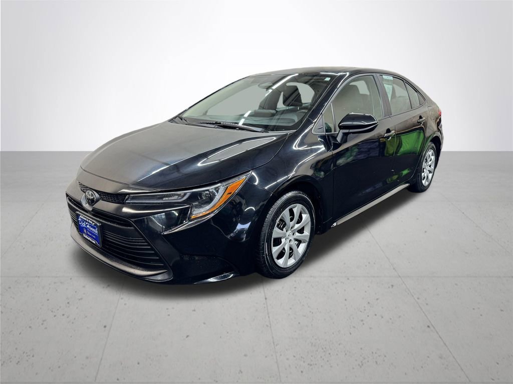 Used 2024 Toyota Corolla LE image 2