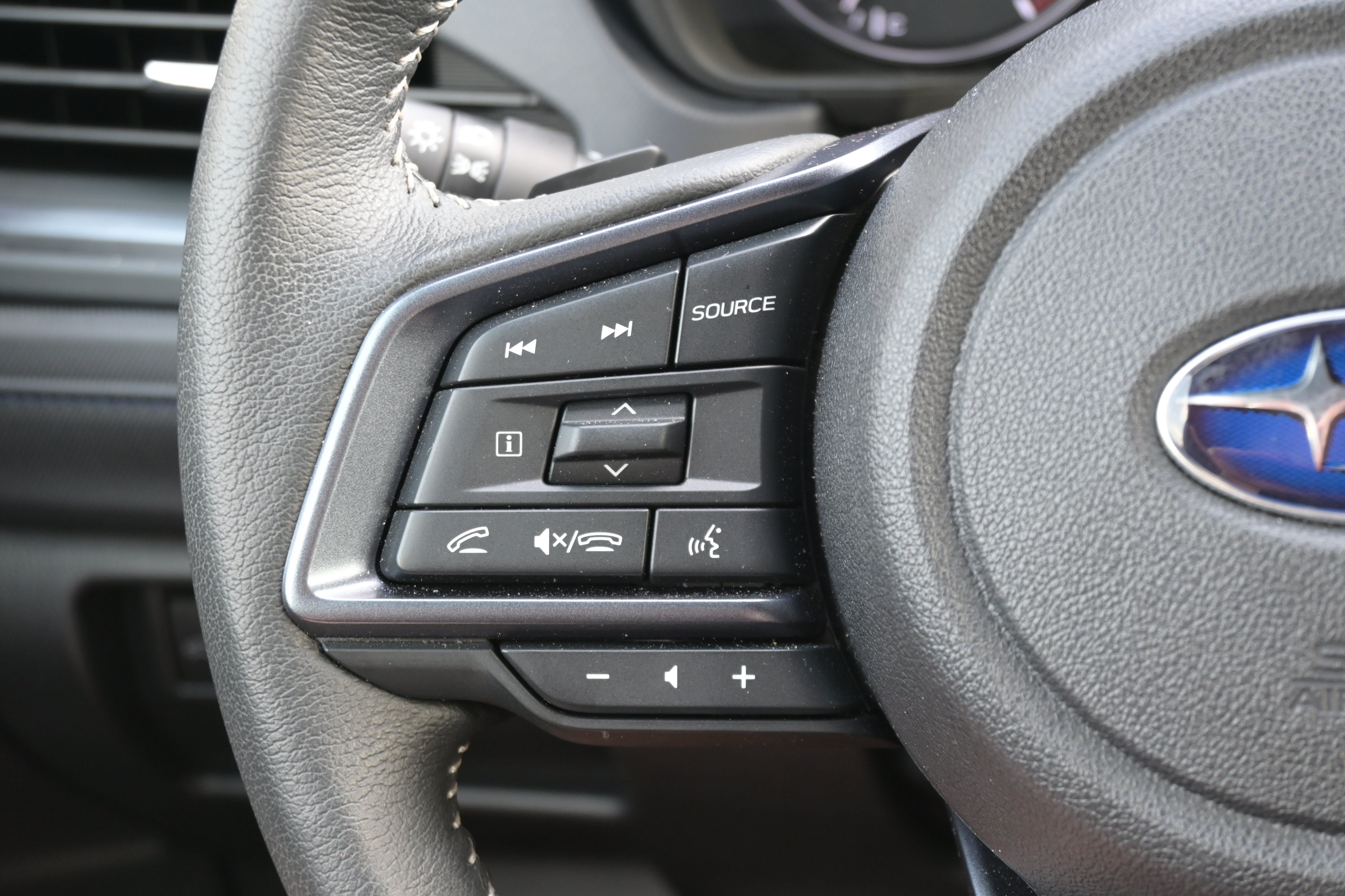 Used 2025 Subaru Forester Limited AWD/4WD image 18