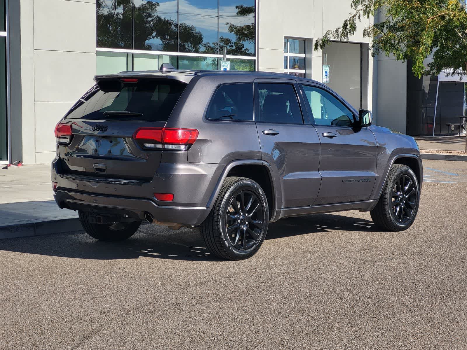 Used 2017 Jeep Grand Cherokee Altitude AWD/4WD image 5