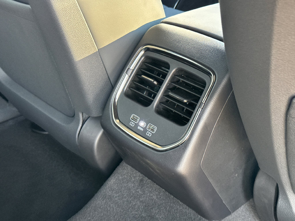 New 2025 VinFast VF 8 Plus AWD/4WD image 18