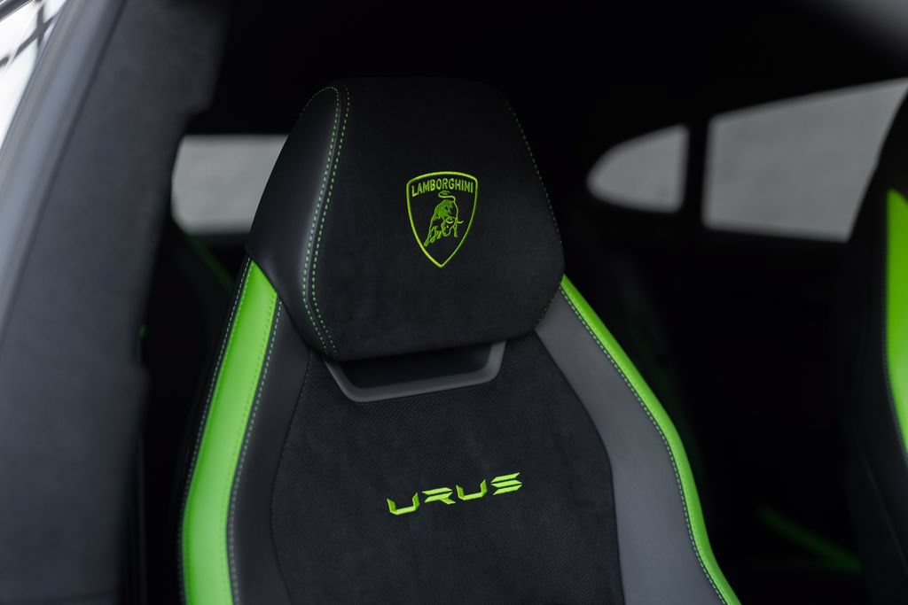 Used 2024 Lamborghini Urus Performante AWD/4WD image 28
