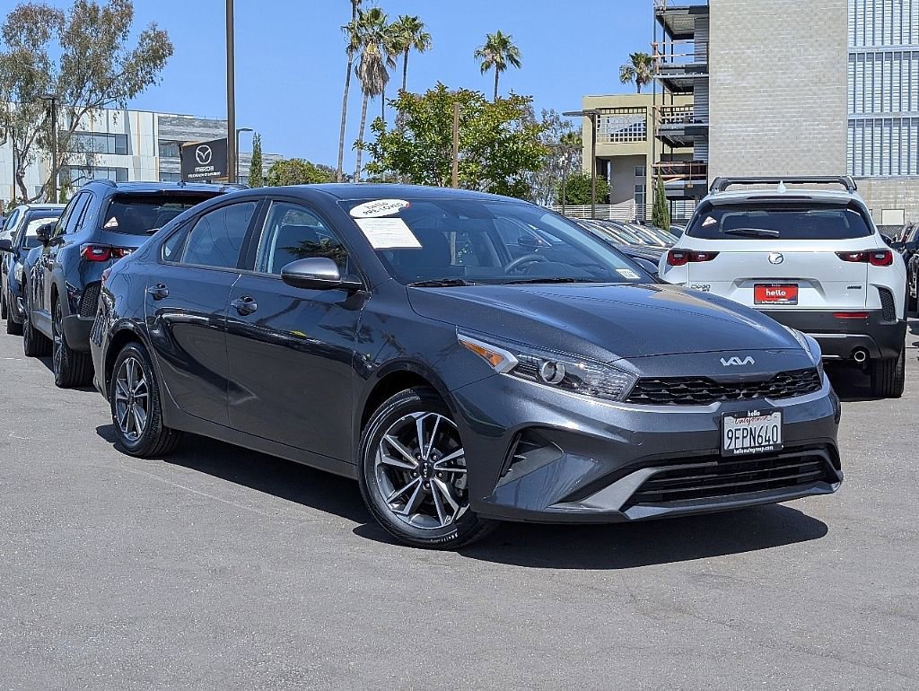 Used 2023 Kia Forte LXS w/ LXS Technology Package FWD image 4