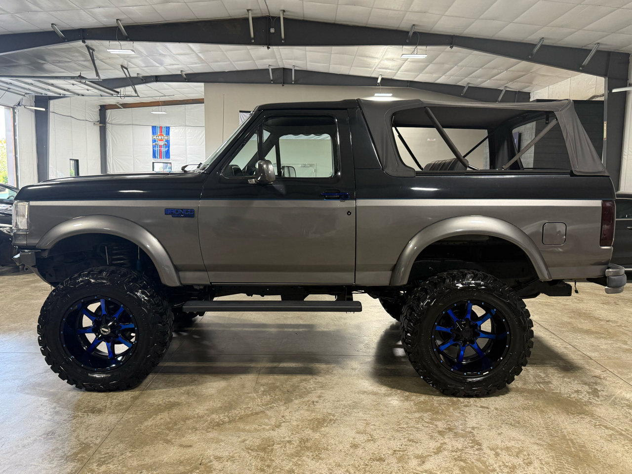 Used 1989 Ford Bronco Custom image 2