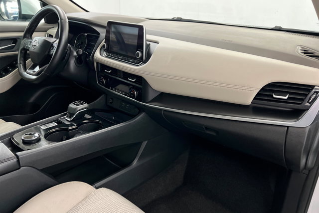 Used 2025 Nissan Rogue SV image 24