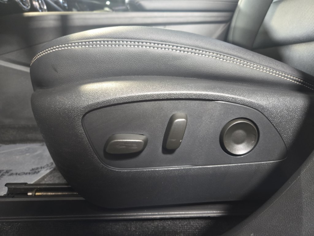 Used 2024 Chevrolet Blazer EV LT AWD/4WD image 29