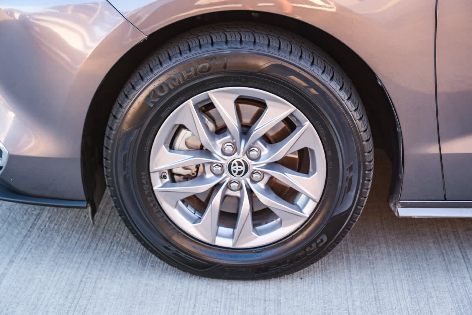 Certified 2024 Toyota Sienna XLE FWD image 10