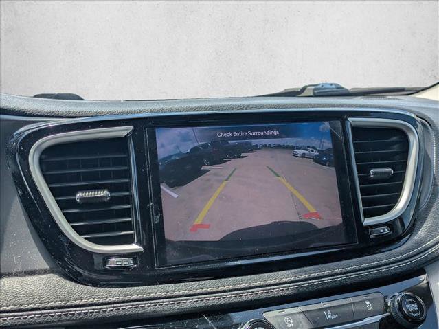 Used 2022 Chrysler Pacifica Touring-L AWD/4WD image 13