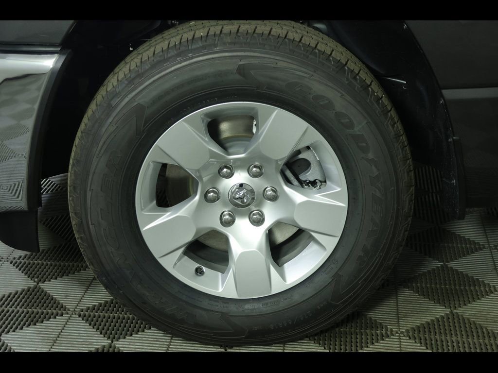 New 2026 RAM 1500 4x4 Crew Cab image 10