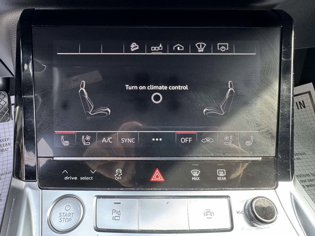 Used 2019 Audi e-tron Prestige w/ Prestige Package image 17