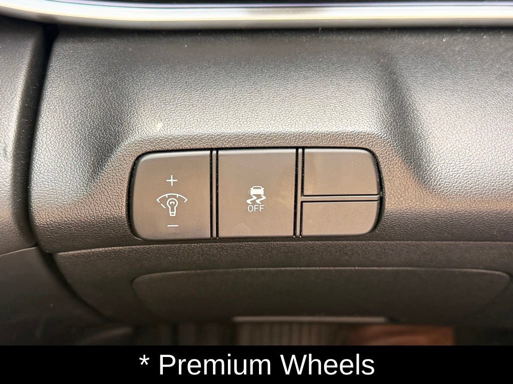 Certified 2025 Hyundai Elantra SEL FWD image 28