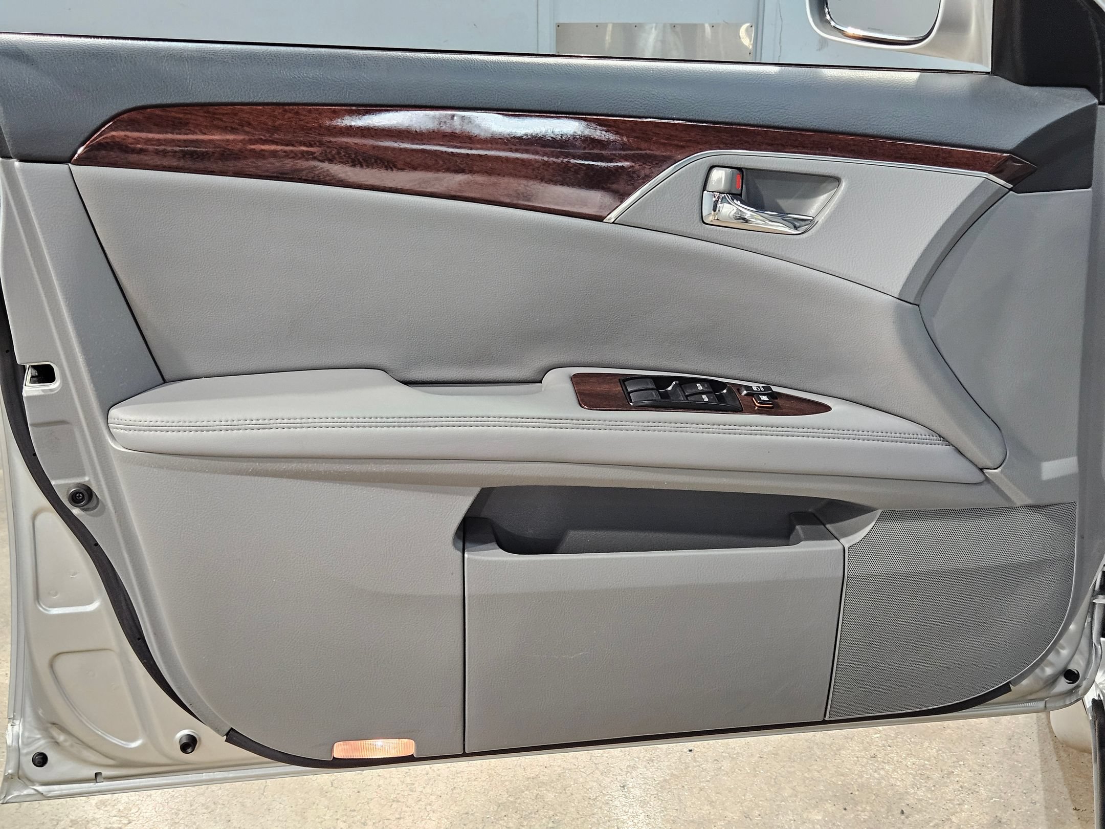 Used 2009 Toyota Avalon XLS FWD image 20