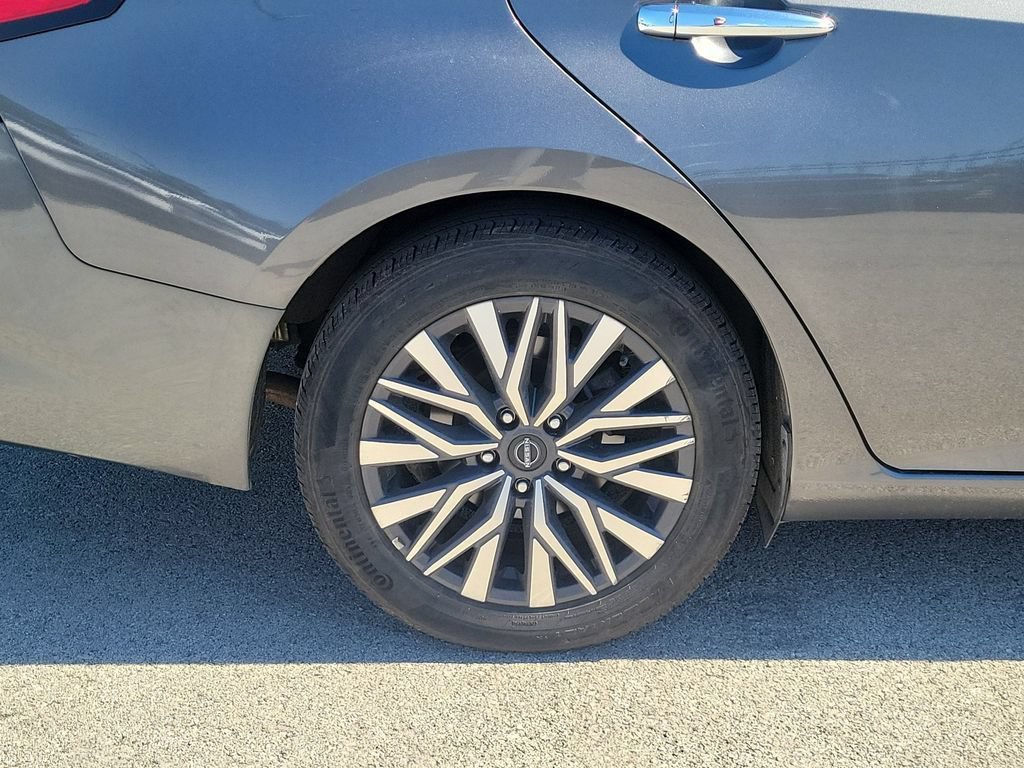 Used 2025 Nissan Altima 2.5 SV FWD image 5